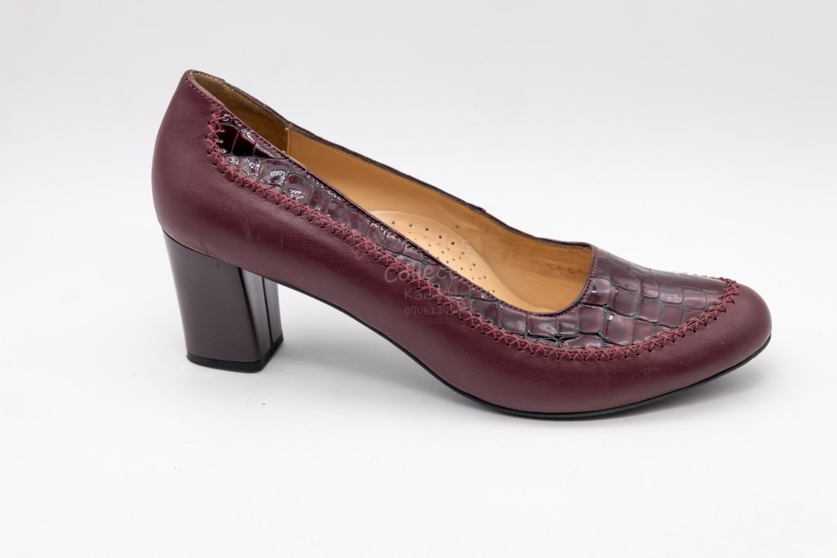 Leather Shoes for Ladies in Kampala: How to Style Elegant Office Looks